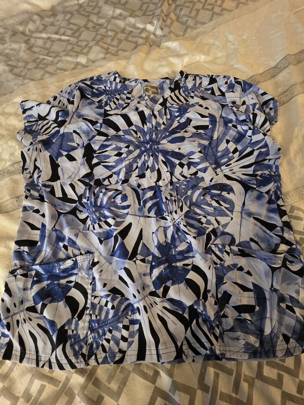 Blue and Black Abstract Print Short-Sleeve Scrub Top